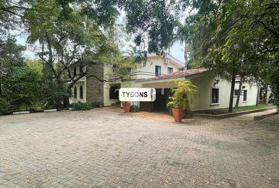 5 Bed House with Swimming Pool in Nyali Area