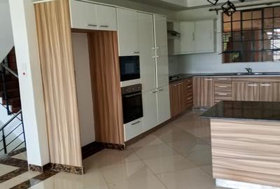 4 Bed Townhouse with En Suite in Kitisuru - 3