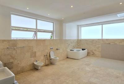 5 Bed House with En Suite in Runda - 3