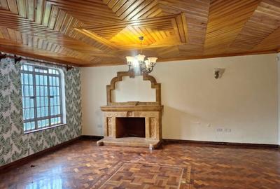5 Bed House with En Suite in Nyari