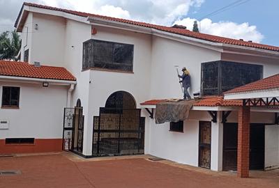 6 Bed House with En Suite at Off Un Avenue - 2