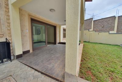 1 Bed Townhouse with Garden at Off Brook House Drive - 3