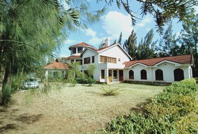 7 Bed House with En Suite in Karen - 4