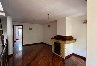 5 Bed Townhouse with En Suite in Lavington - 2