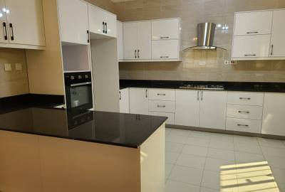 4 Bed House with En Suite at Kamakis Corner - 2