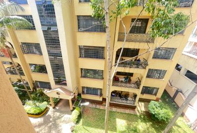 4 Bed Apartment with En Suite in Kilimani