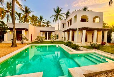 3 Bed Villa with En Suite at Off Turtle Bay Road - 4