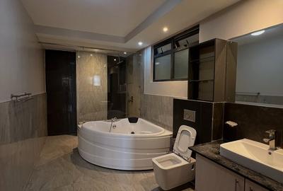 4 Bed Apartment with En Suite at Riverside Drive - 4