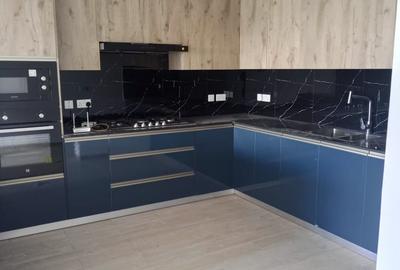 2 Bed Apartment with En Suite in Lavington - 3