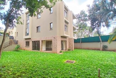 5 Bed Townhouse with En Suite at Lavington - 2