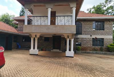 6 Bed House with En Suite in Runda