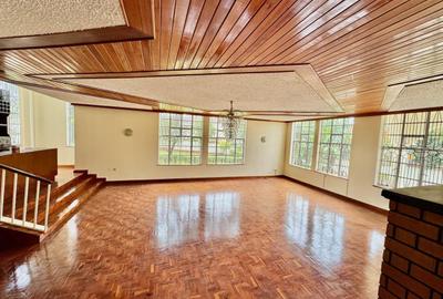 6 Bed House with En Suite in Runda