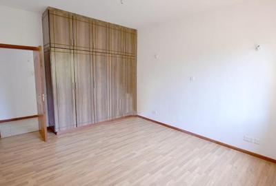 3 Bed Apartment with En Suite at Riverside Drive