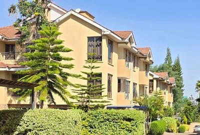 5 Bed Townhouse with En Suite in Lavington - 3