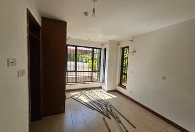 4 Bed Townhouse with En Suite in Runda - 3