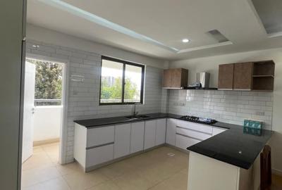 3 Bed Apartment with En Suite in Lavington
