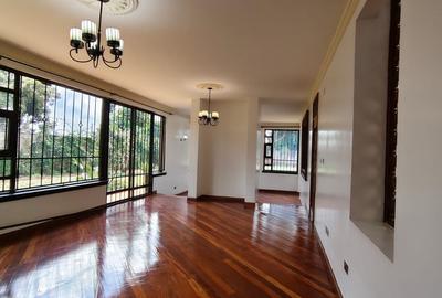 5 Bed House with En Suite in Runda - 3