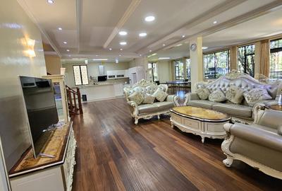 5 Bed House with En Suite in Runda