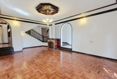 5 Bed House with En Suite in Runda - 3