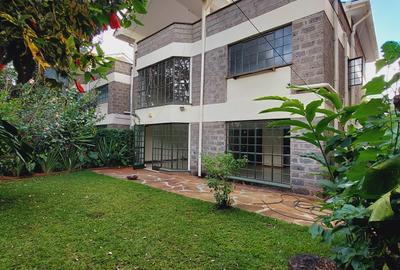 5 Bed Townhouse with En Suite in Spring Valley