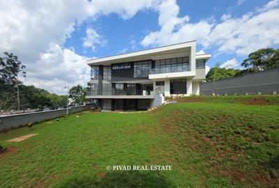 5 Bed House with Garden in Nyari - 2