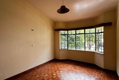 5 Bed Townhouse with En Suite at Riverside Drive - 2