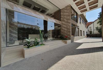 4 Bed Apartment with En Suite at Brookside - 2