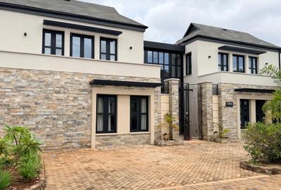 5 Bed Villa with En Suite in Runda - 3