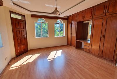 4 Bed Apartment with En Suite in Riverside