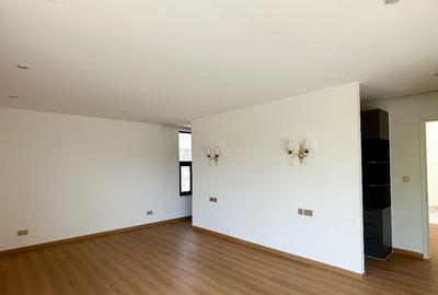 5 Bed Townhouse with En Suite in Lavington - 2