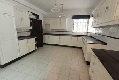 4 Bed House with En Suite in Muthaiga