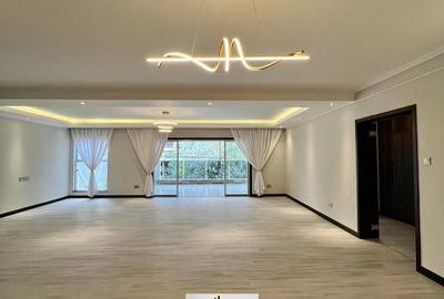 3 Bed Apartment with En Suite in Riverside