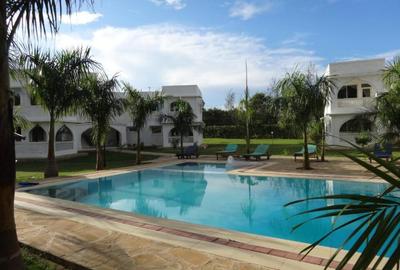 2 Bed Apartment with En Suite at As82 - 3