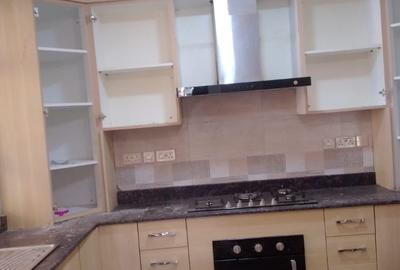 5 Bed Townhouse with En Suite in Lavington - 3