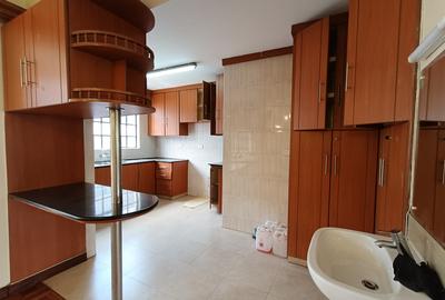 4 Bed Apartment with Borehole at Rhapta Rd