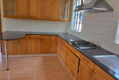 3 Bed Townhouse with En Suite in Lavington