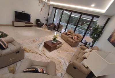 Furnished 4 Bed Apartment with En Suite in Spring Valley