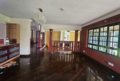 5 Bed House with En Suite in Runda