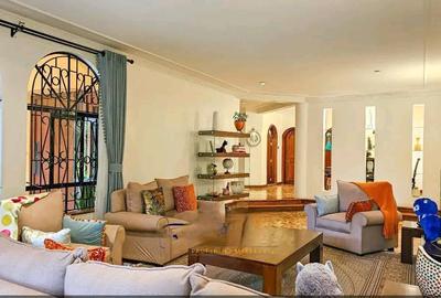 4 Bed Townhouse with En Suite in Brookside - 2