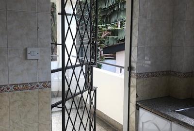 Serviced 2 Bed Apartment with En Suite at Argwings Khodeck Rd - 2