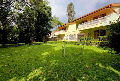 6 Bed House with En Suite in Nyari - 3