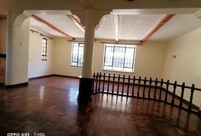 5 Bed Townhouse with En Suite in Lavington - 4