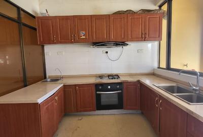 3 Bed Apartment with En Suite in Kilimani