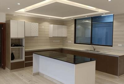 4 Bed Apartment with En Suite at 1St Parklands - 2