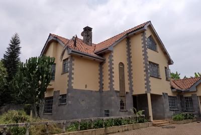 5 Bed House with En Suite in Runda