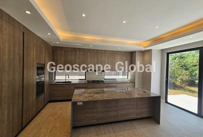 4 Bed House with En Suite in Runda - 2