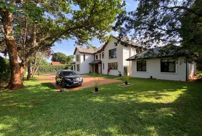 5 Bed House with En Suite in Runda - 2