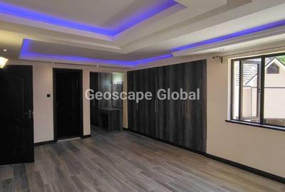 5 Bed Townhouse with En Suite in Lavington - 2