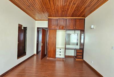 5 Bed House with En Suite in Brookside