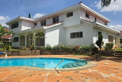 5 Bed House with En Suite in Runda